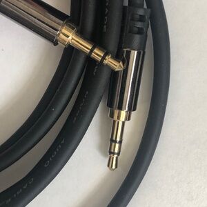 Black High Grade Low Noise Audio Cable with Gold Connectors